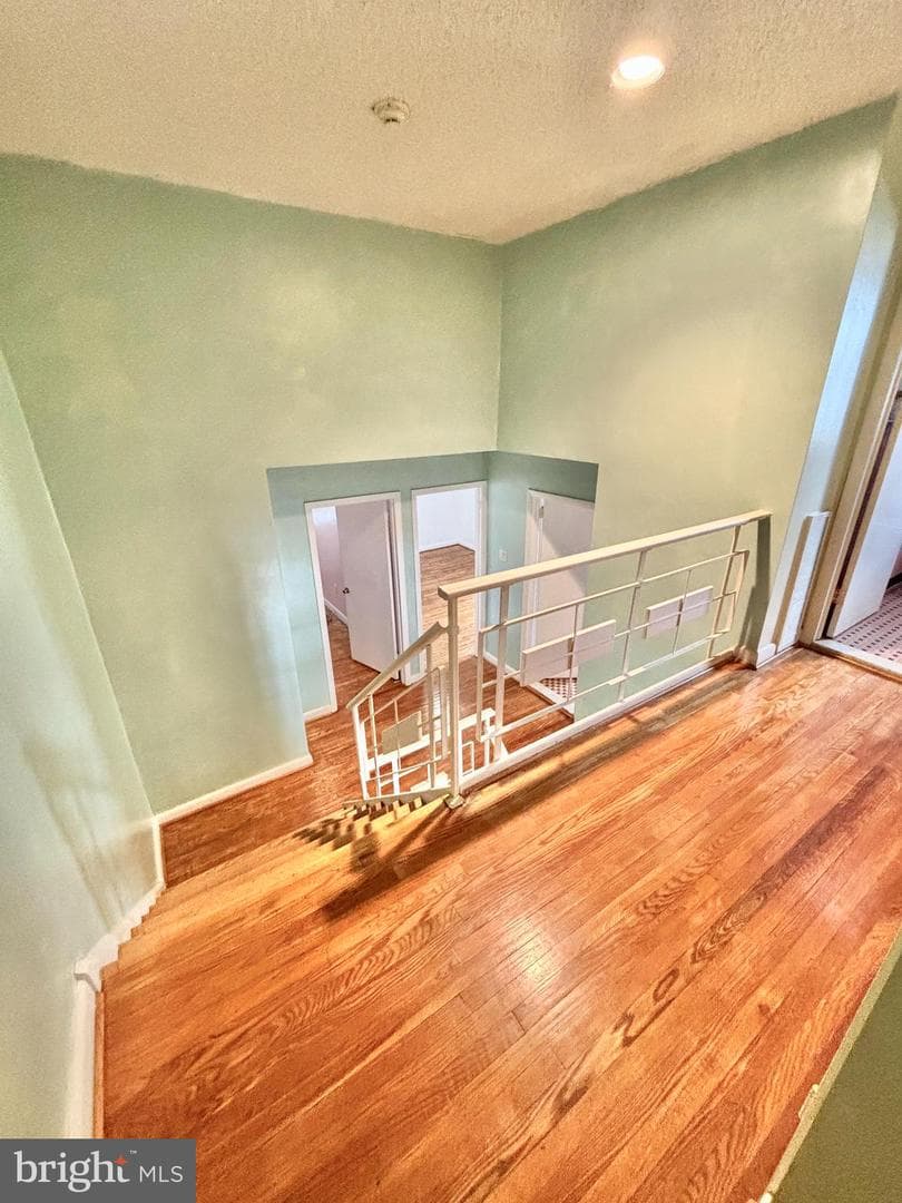1827 Arnold Street photo 26
