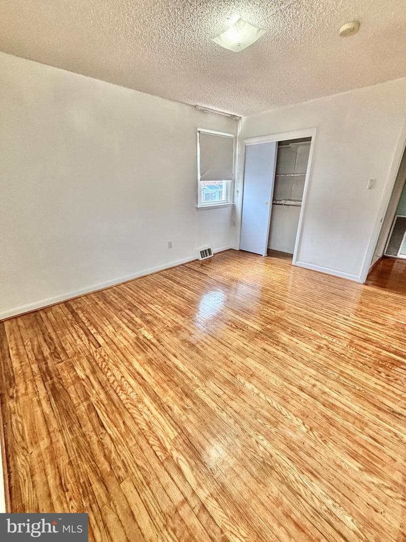 1827 Arnold Street photo 29