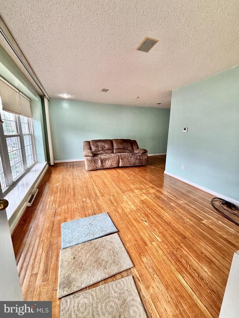 1827 Arnold Street photo 3