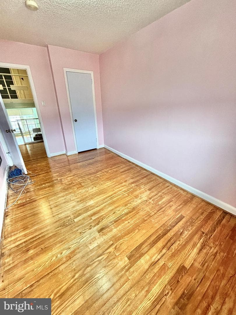 1827 Arnold Street photo 32