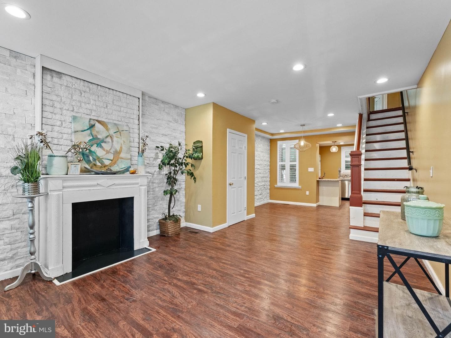 2423 Madison Square, Philadelphia