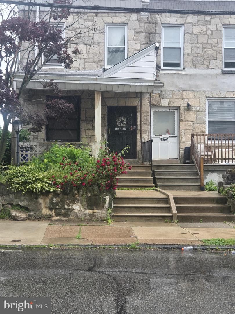54 E Washington Lane photo 3
