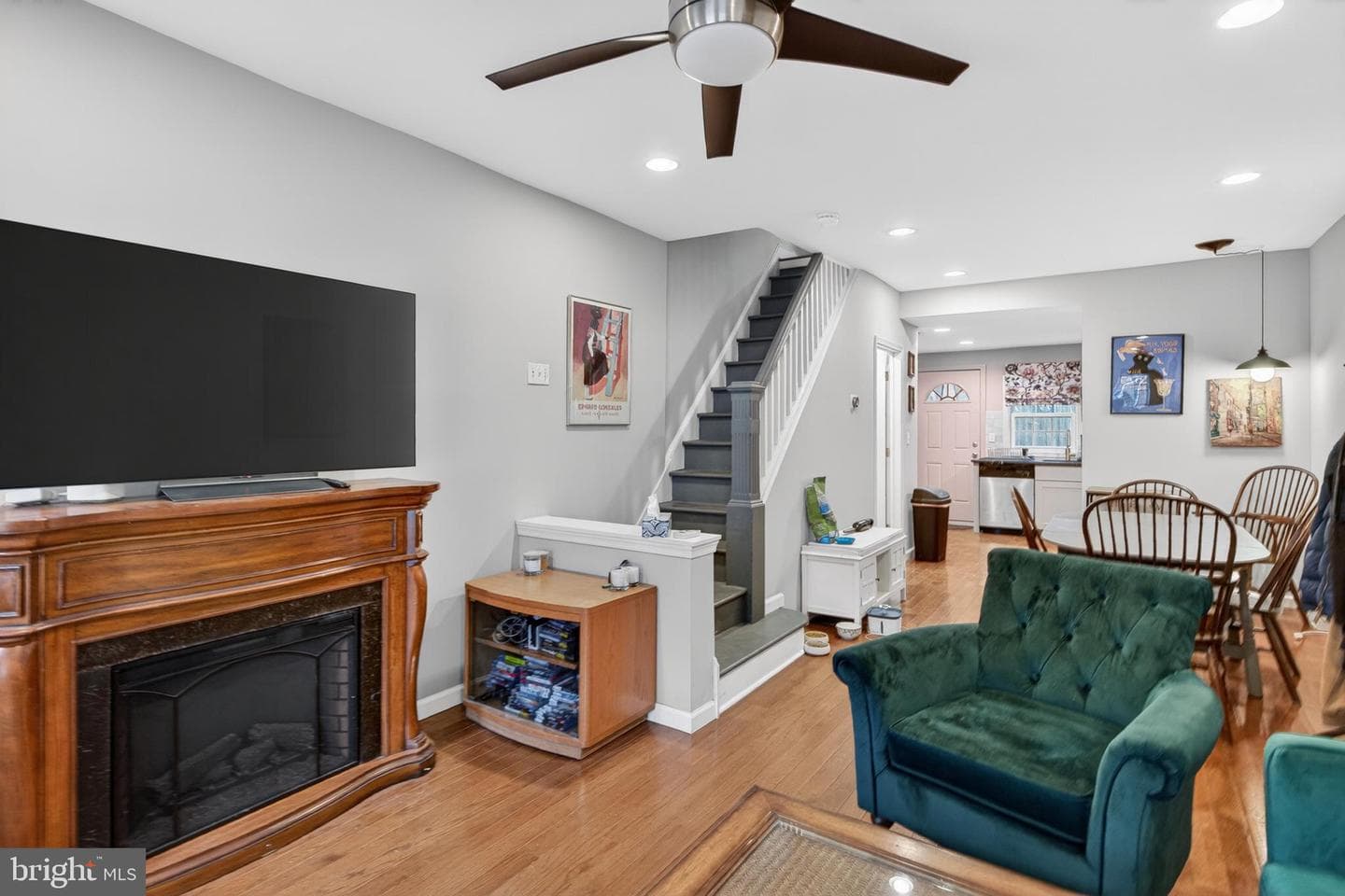 1424 S Orianna Street photo 4