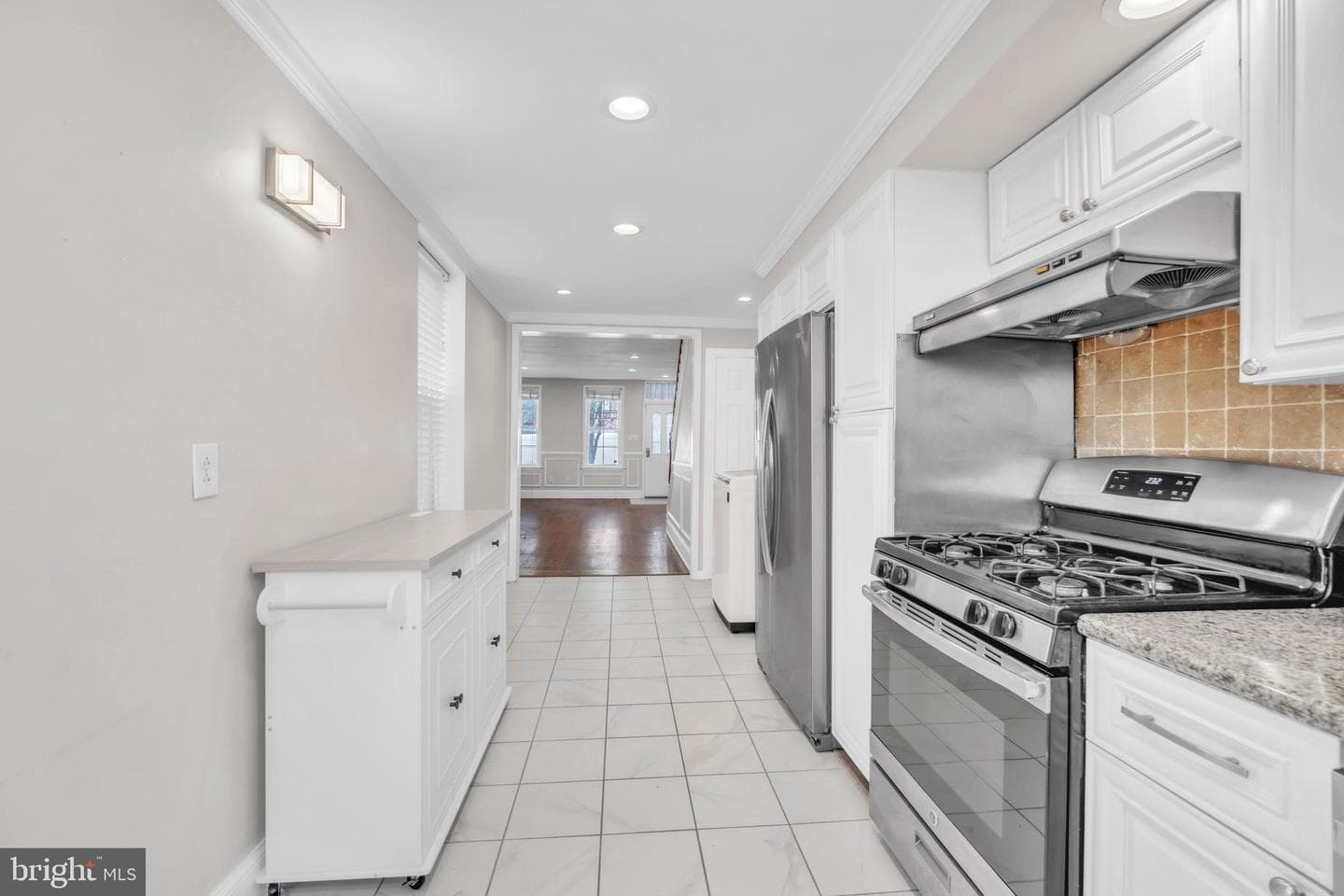 719 N Uber Street photo 6