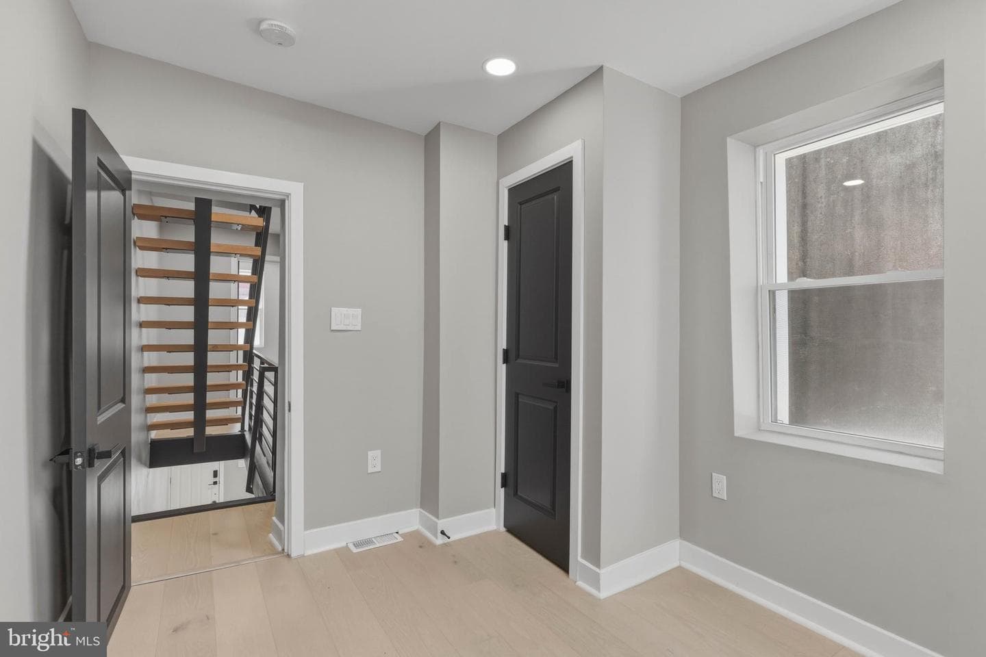 1725 W Thompson Street photo 16