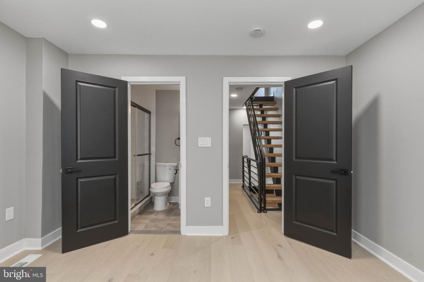 1725 W Thompson Street photo 25