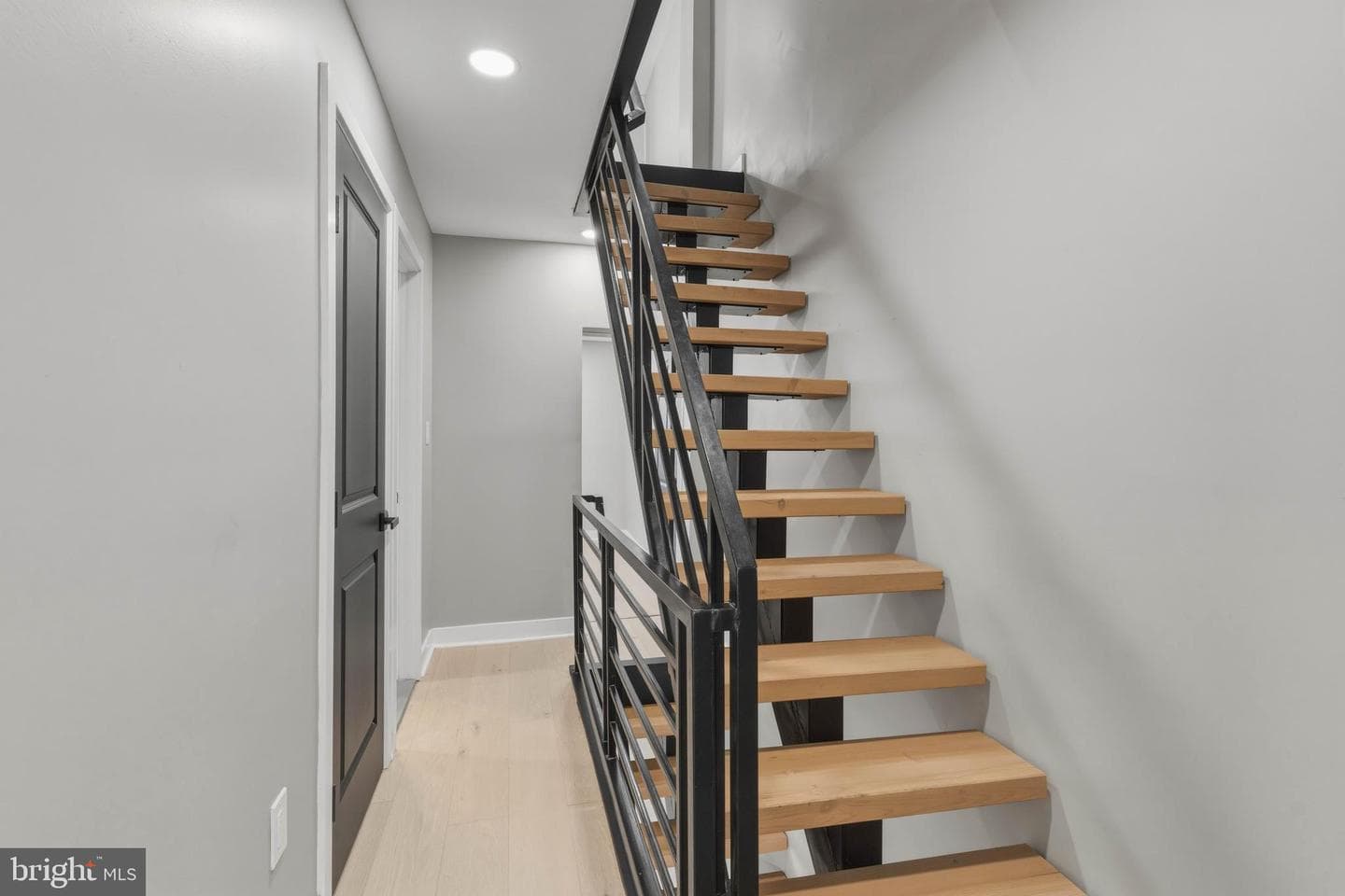1725 W Thompson Street photo 31