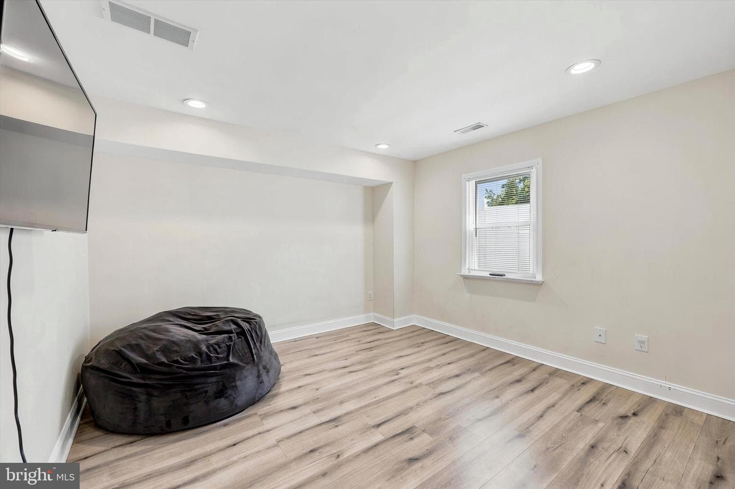 9345 Annapolis Road photo 18