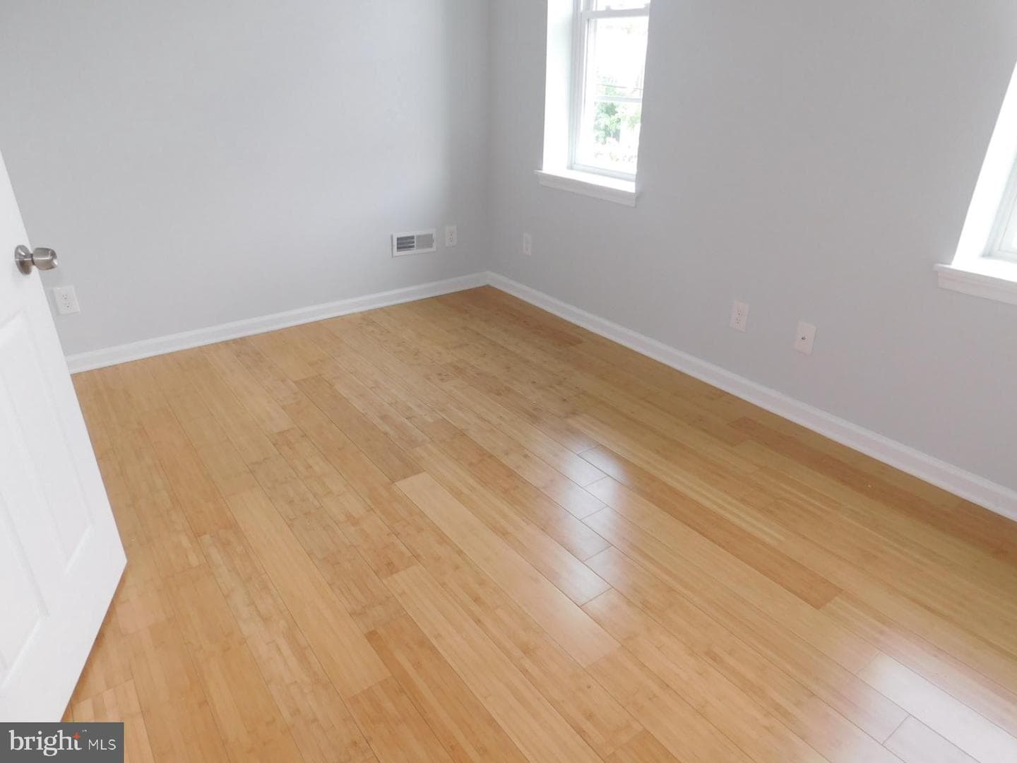 2546 N Sydenham Street photo 9
