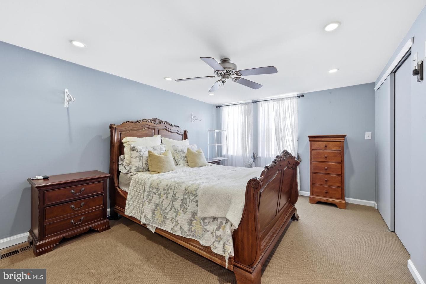 2245 Pemberton Street photo 21