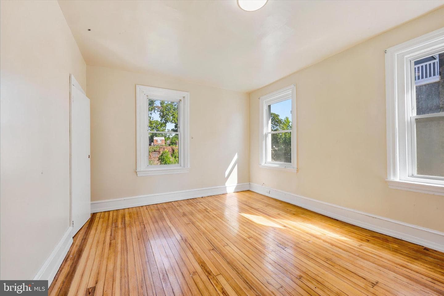 51 E High Street photo 19