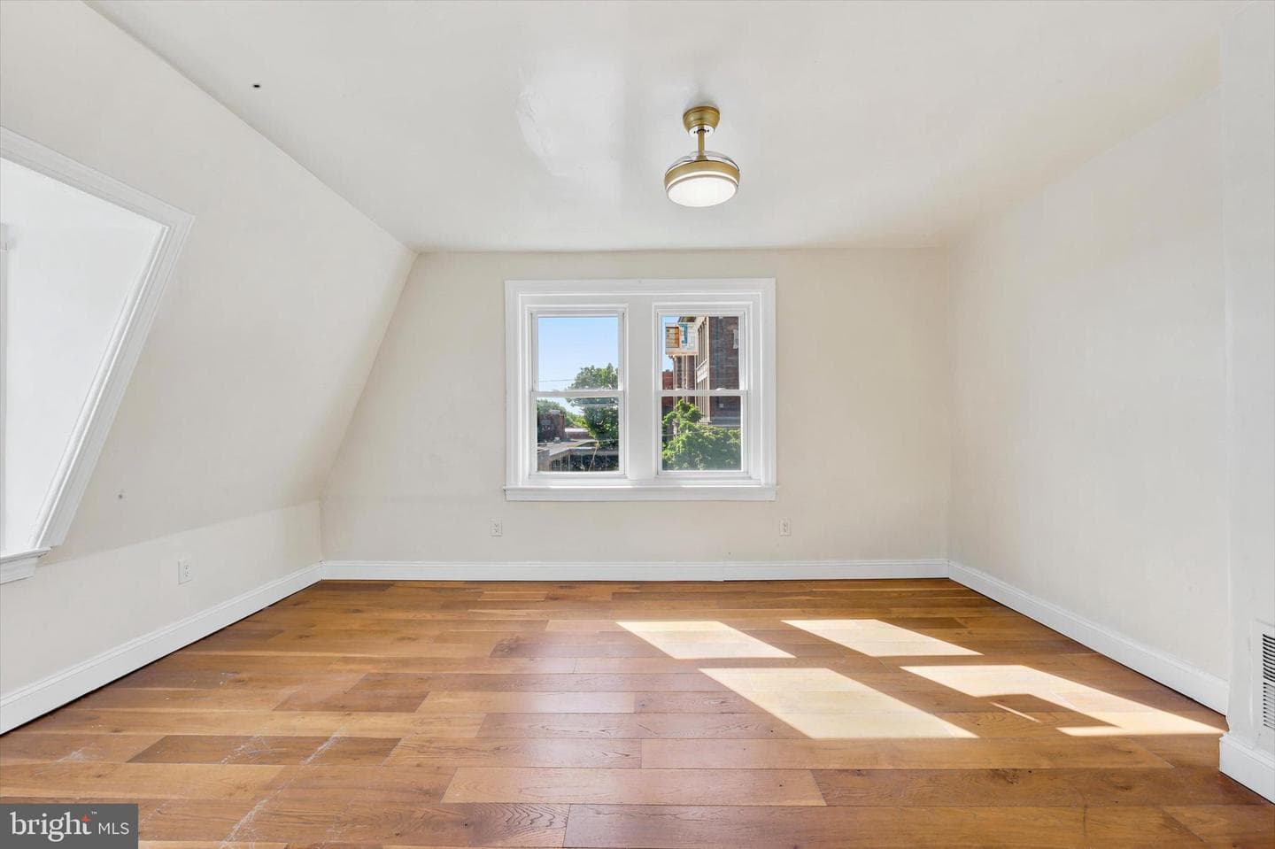 51 E High Street photo 21