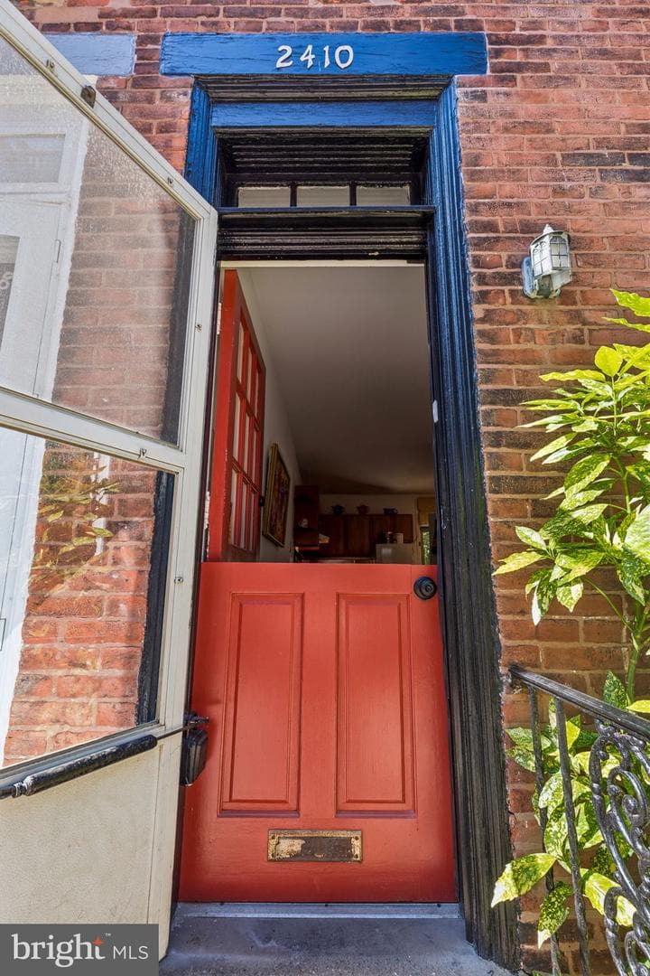 2410 Manning Street photo 2