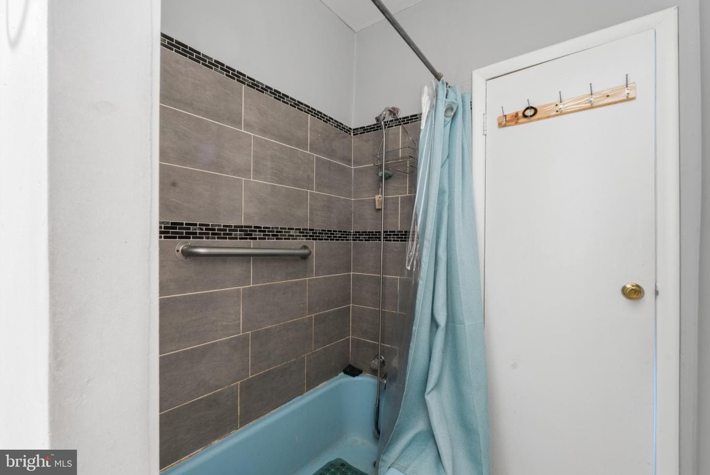 7056 Saybrook Avenue photo 14