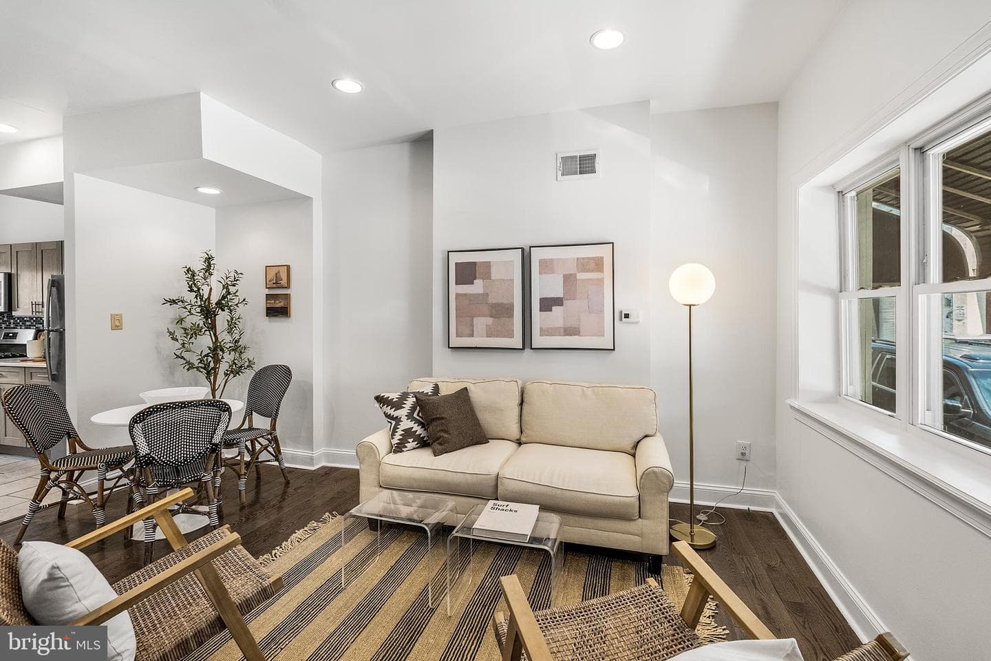 902 Emily Street photo 3