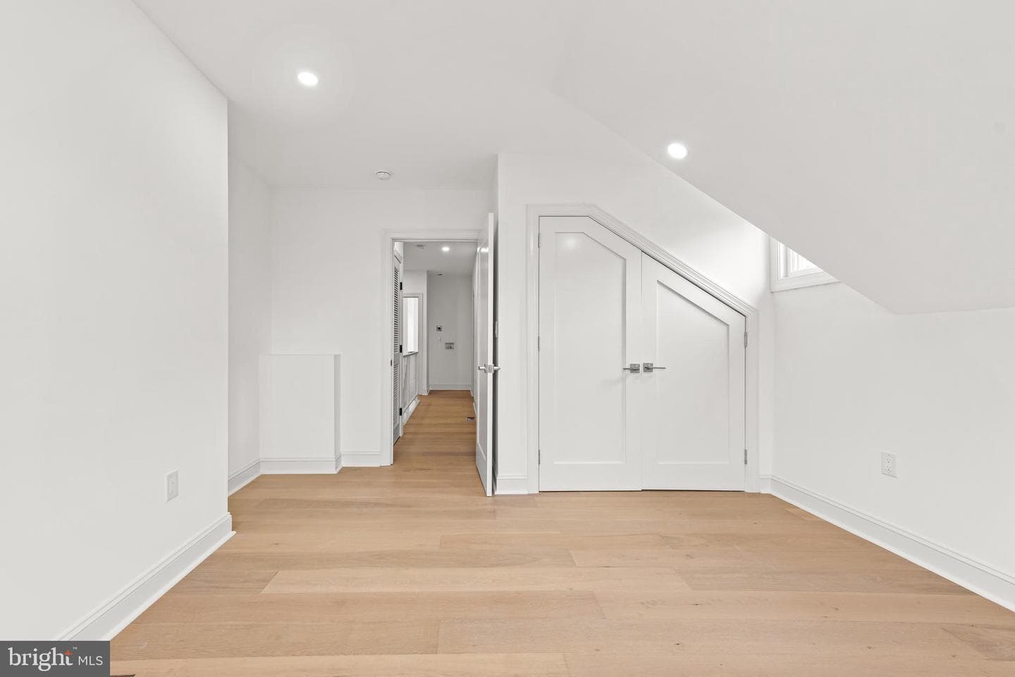 240 W Earlham Terrace photo 34