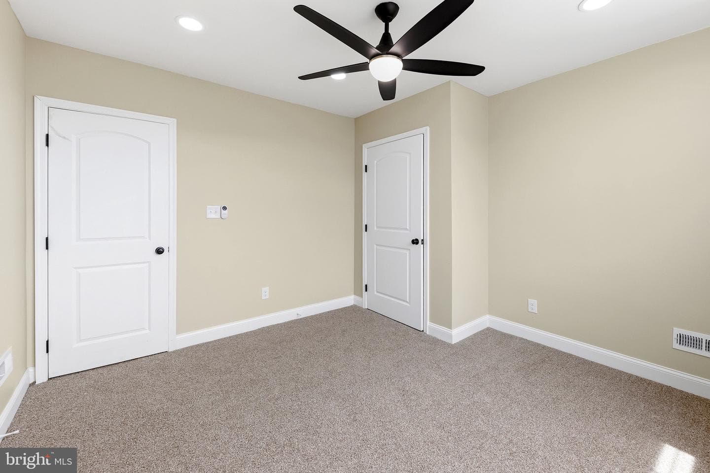 4627 Edgemont Street photo 18