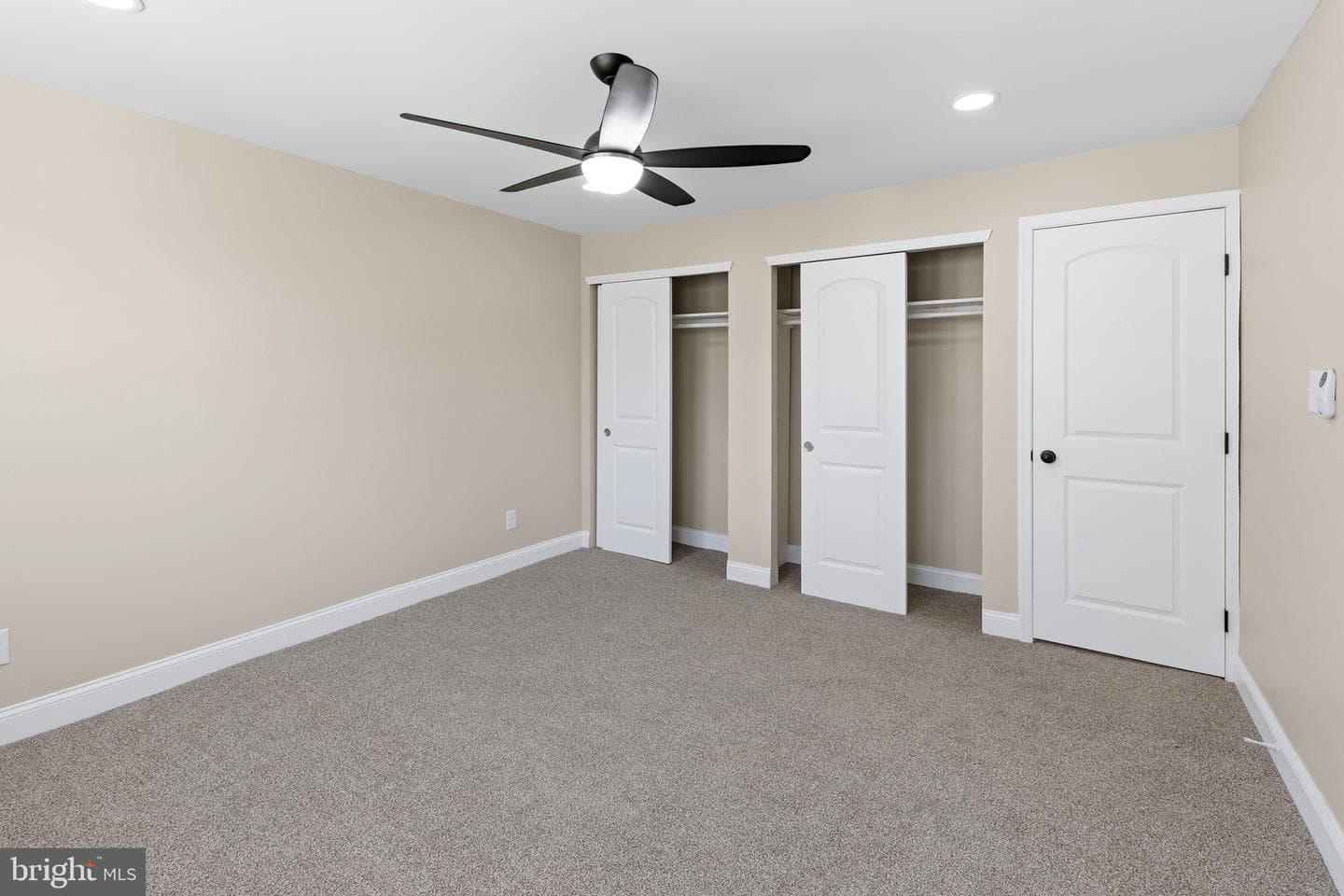 4627 Edgemont Street photo 28