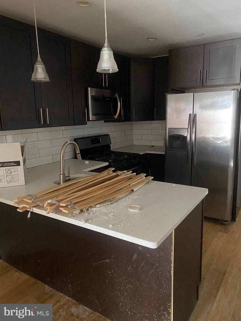 2025 N Woodstock Street photo 4