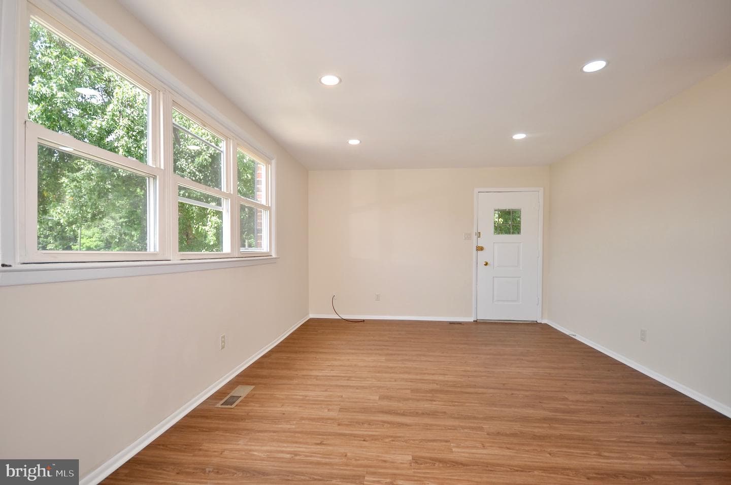 15155 Milford Street photo 7
