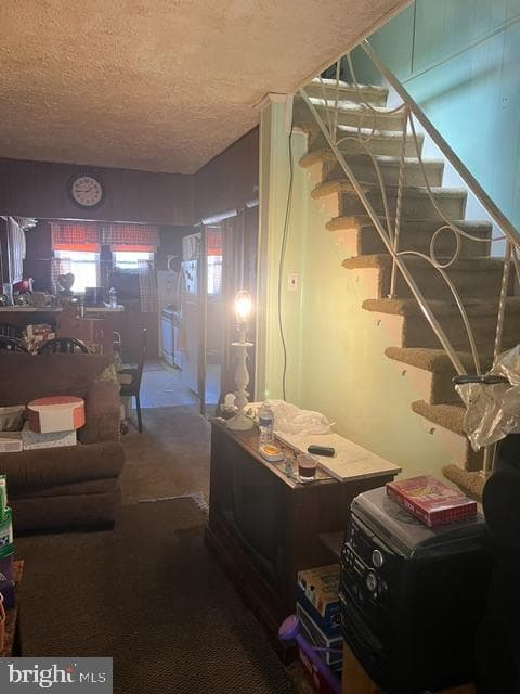 584 E Carver Street photo 4