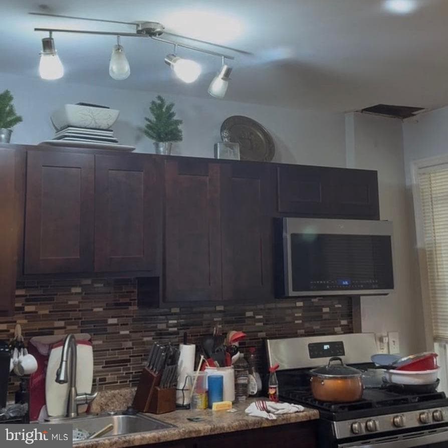 6150 Gillespie Street photo 3