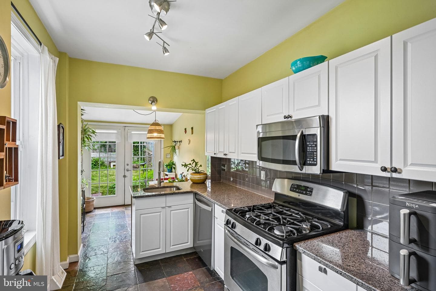 3721 Stanton Street photo 4