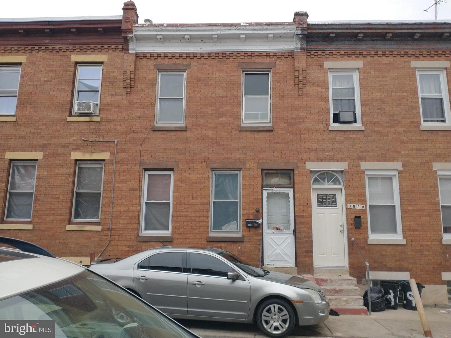 3831 N Darien Street