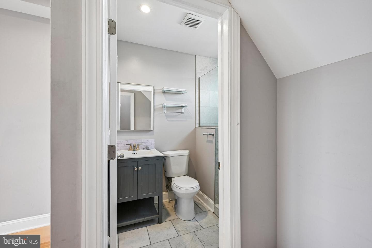 1819 Mountain Street photo 17