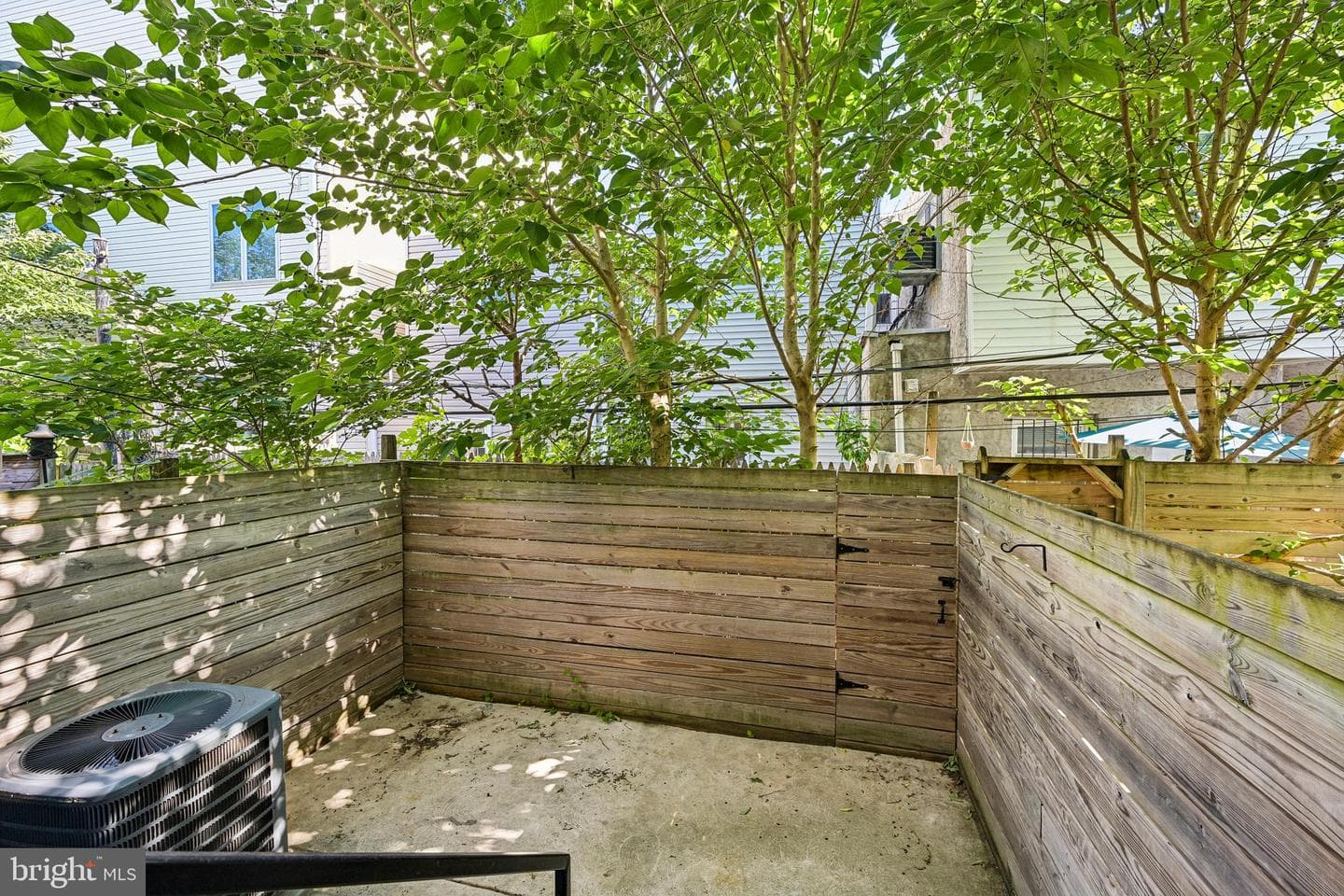 1819 Mountain Street photo 21