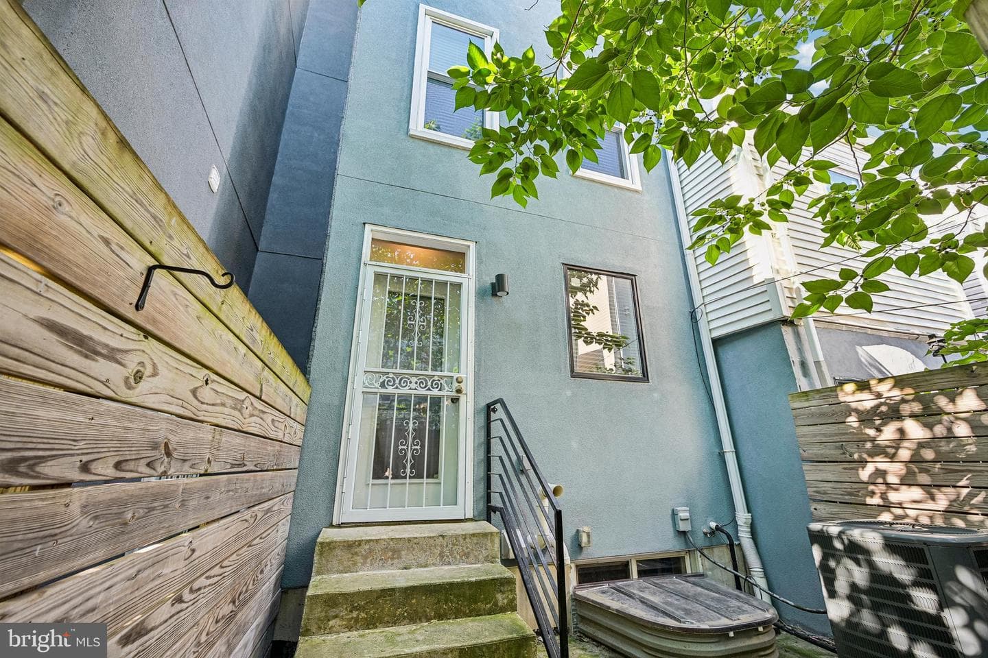 1819 Mountain Street photo 31