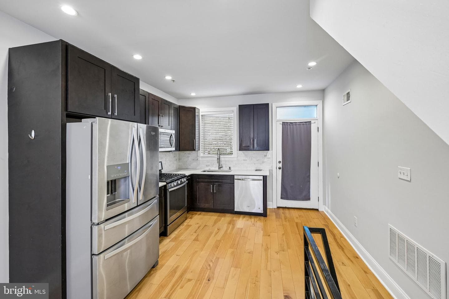 1819 Mountain Street photo 32