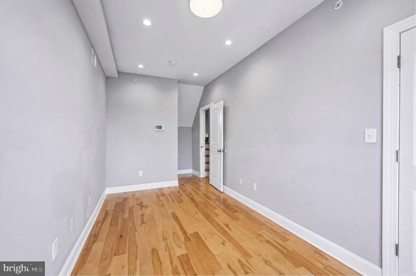1819 Mountain Street photo 36