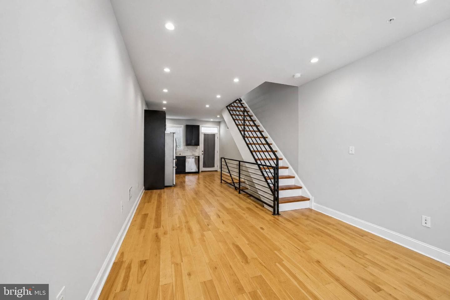 1819 Mountain Street photo 41