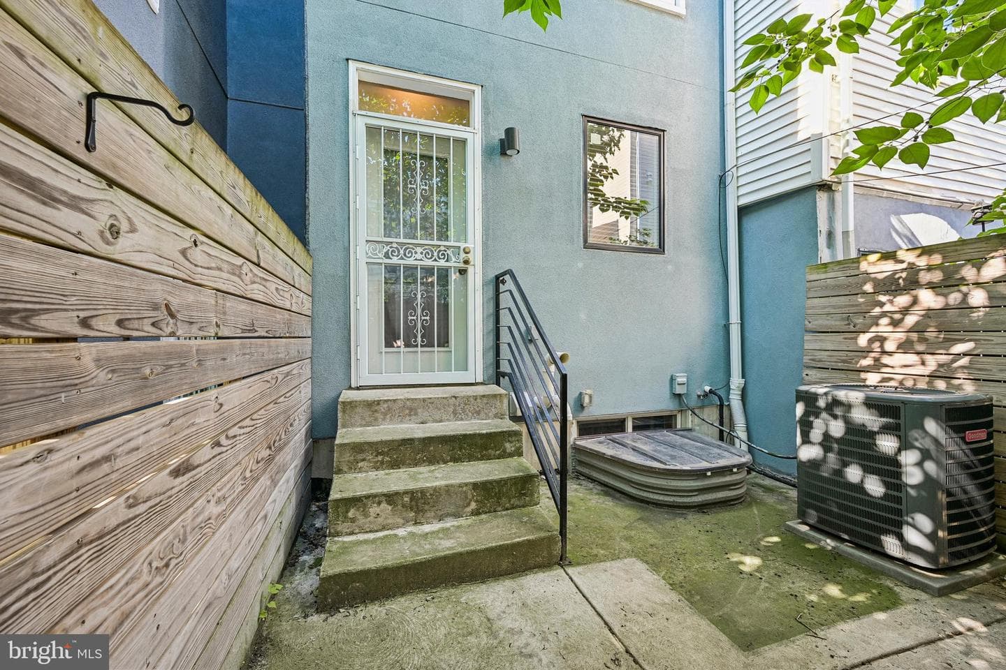 1819 Mountain Street photo 8