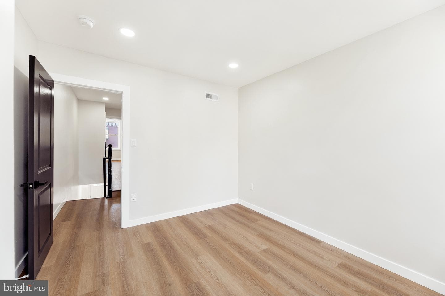 1736 N Lecount Street photo 25