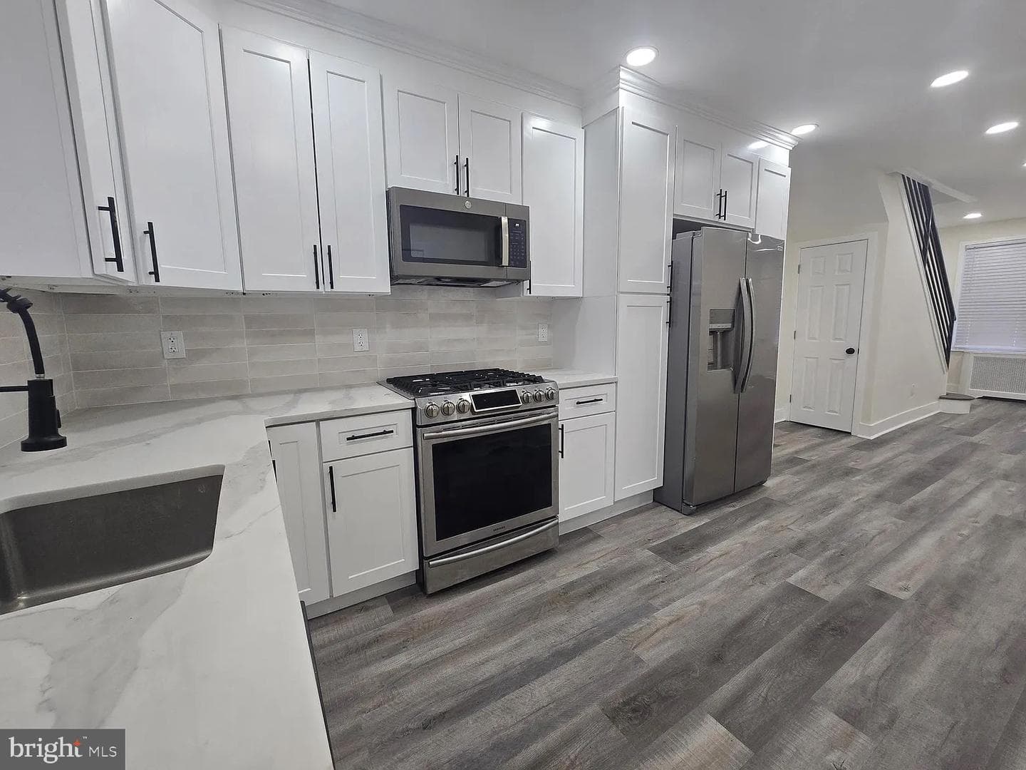 962 Carver Street photo 6