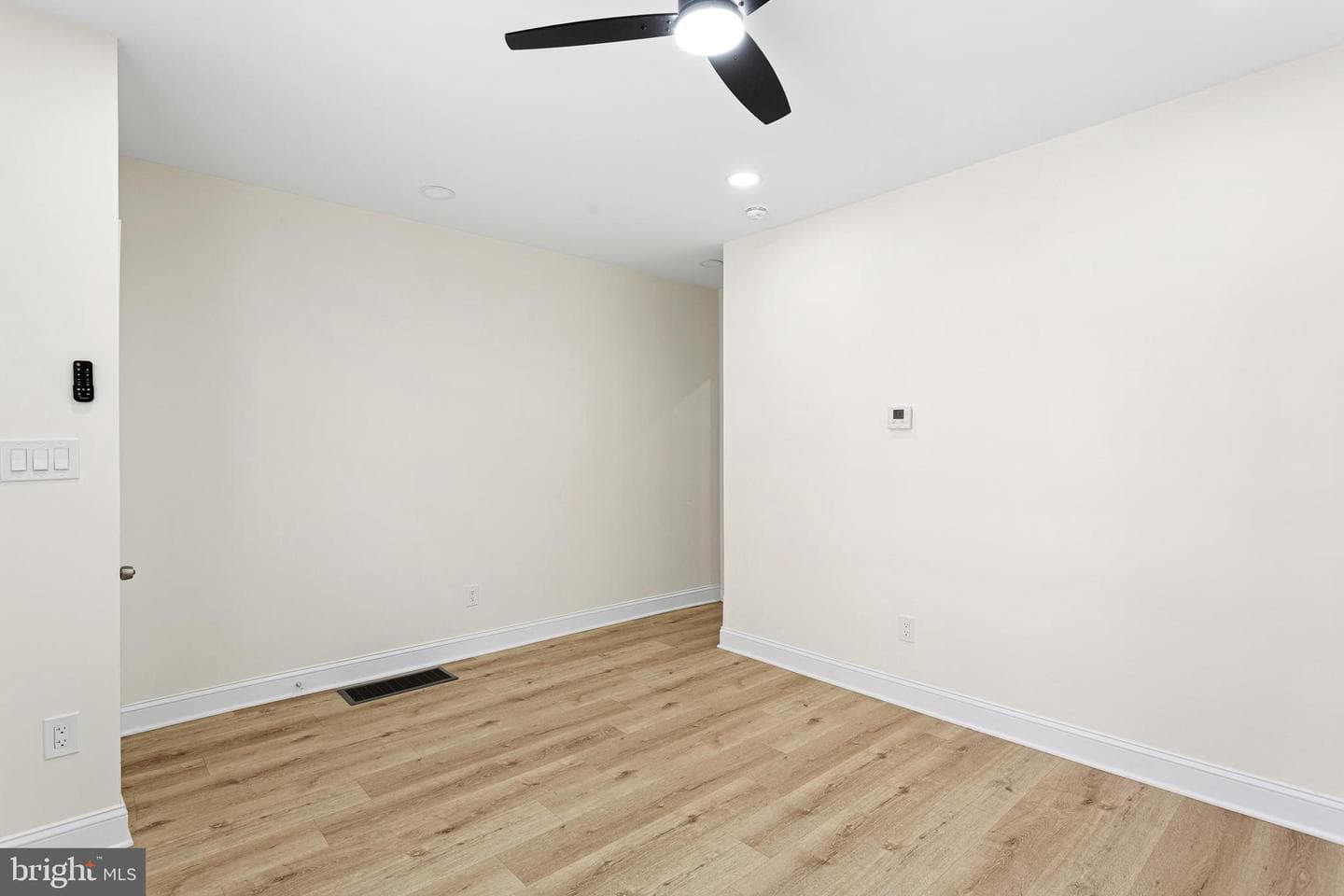 5810 Wakefield Street photo 9