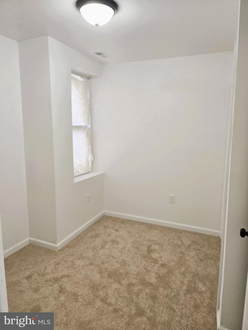 1632 S Lindenwood Street photo 9