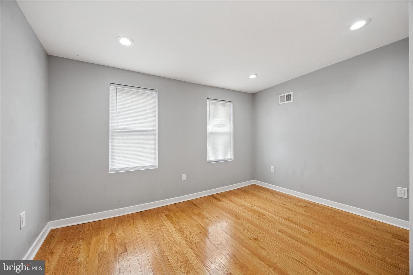 2036 N Darien Street photo 13