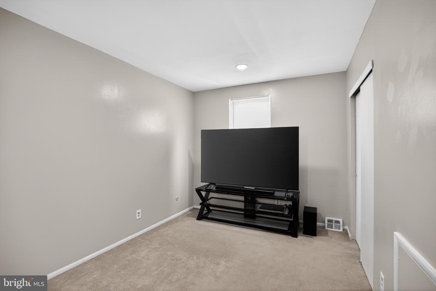 8906 Sylvia Lane photo 17