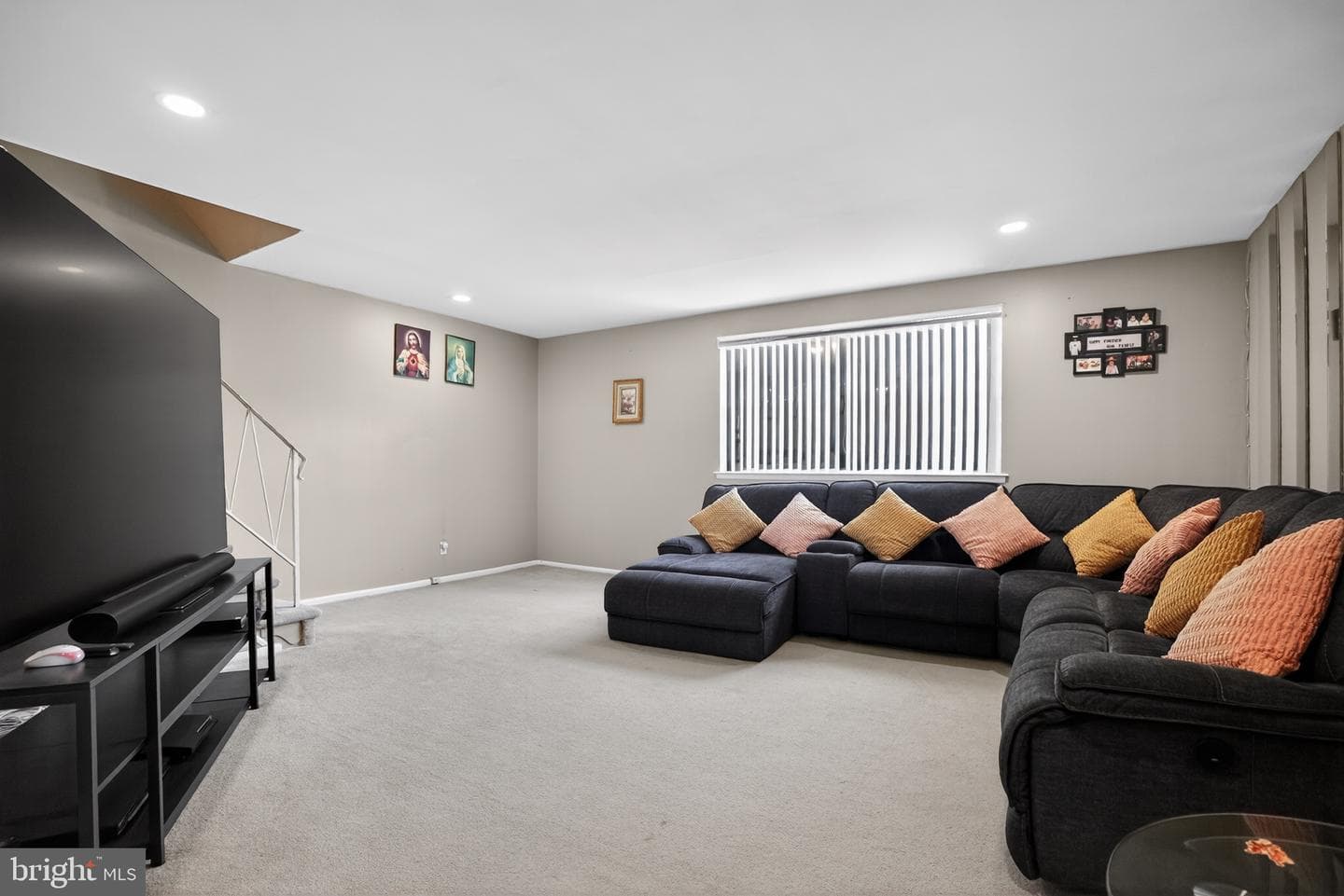 8906 Sylvia Lane photo 2