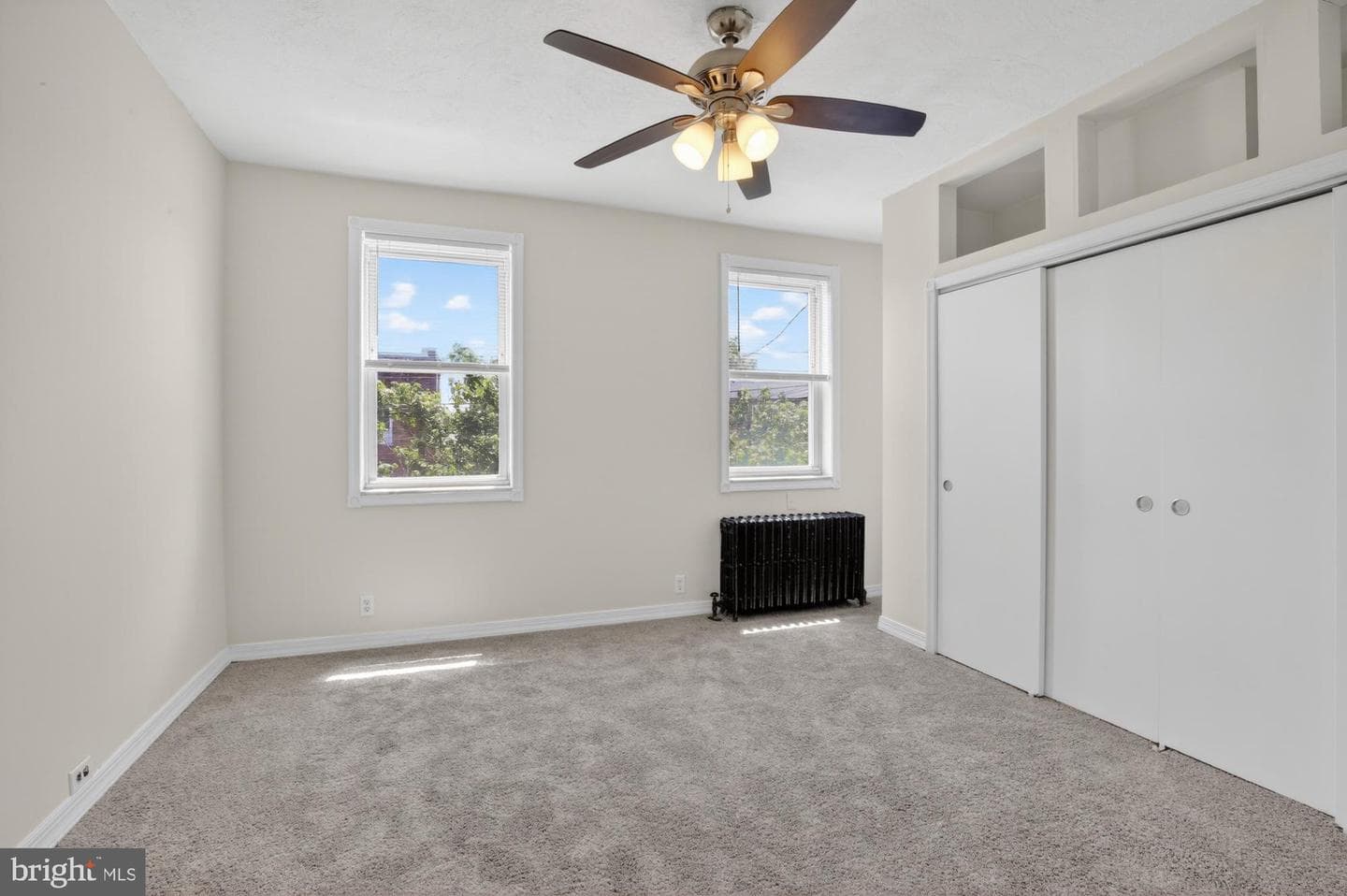 2932 E Thompson Street photo 12