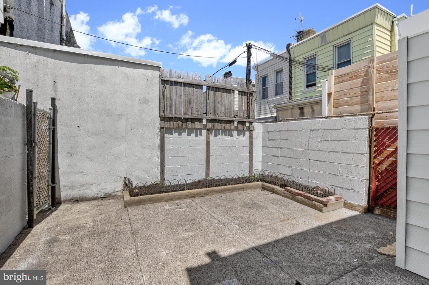 2932 E Thompson Street photo 23
