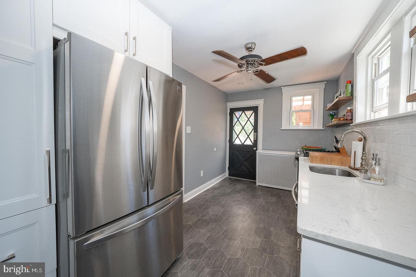 4011 Mitchell Street photo 11