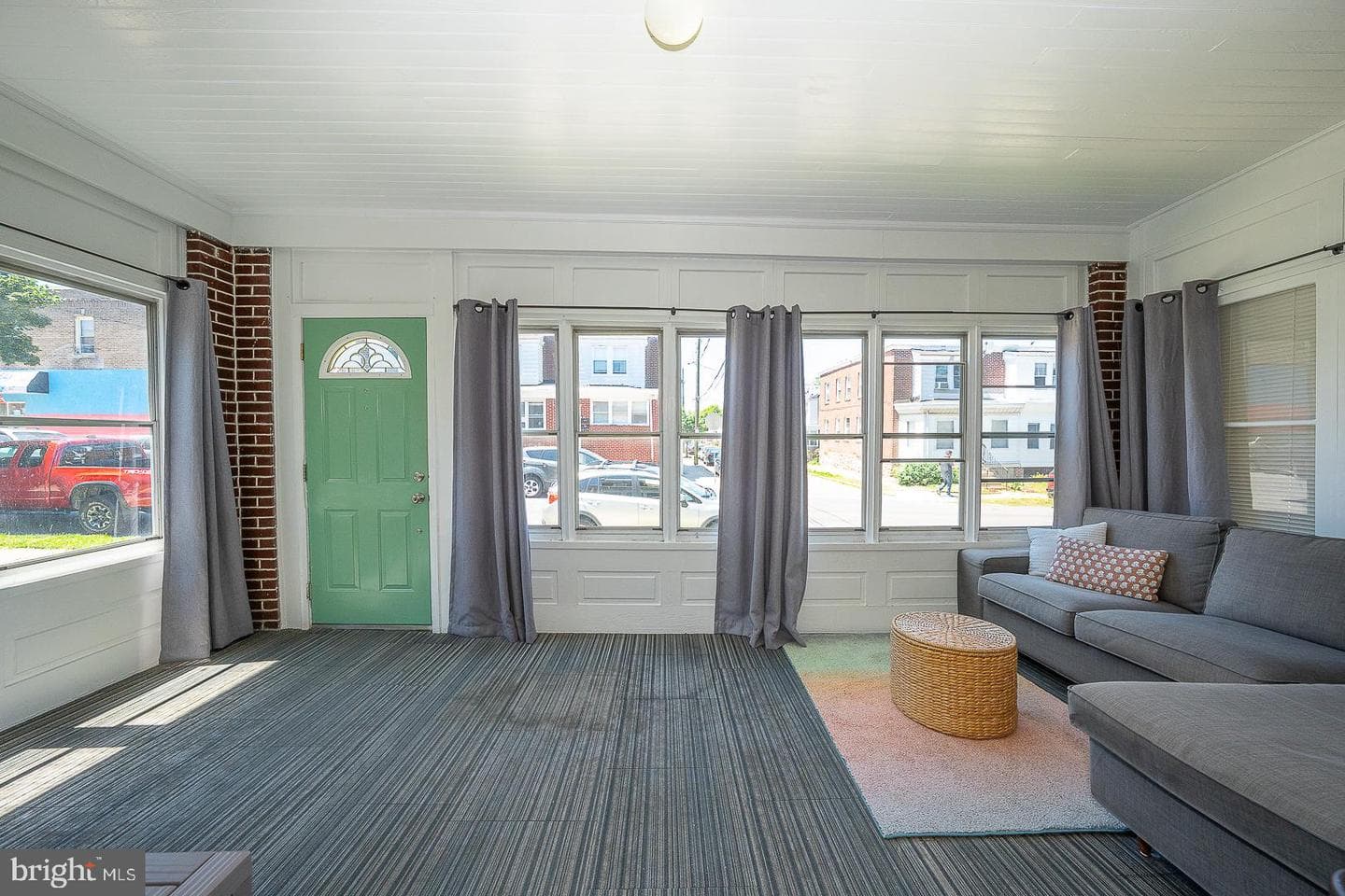 4011 Mitchell Street photo 2