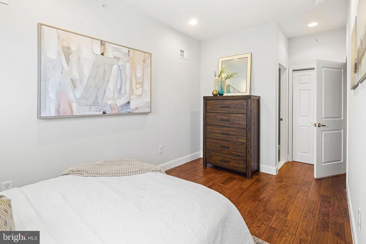2340 Greenwich Street photo 16