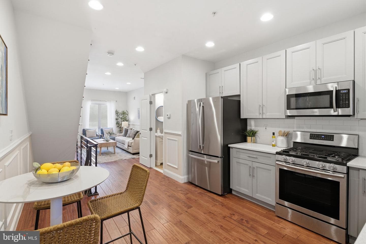 2340 Greenwich Street photo 8