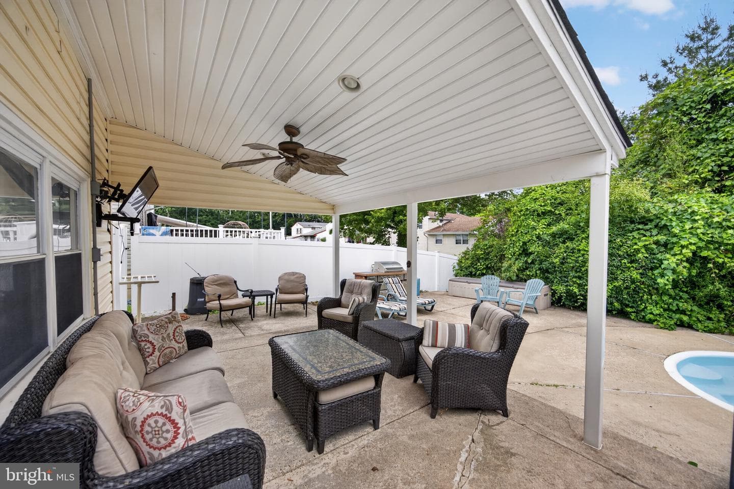 463 Pinewood Road photo 3