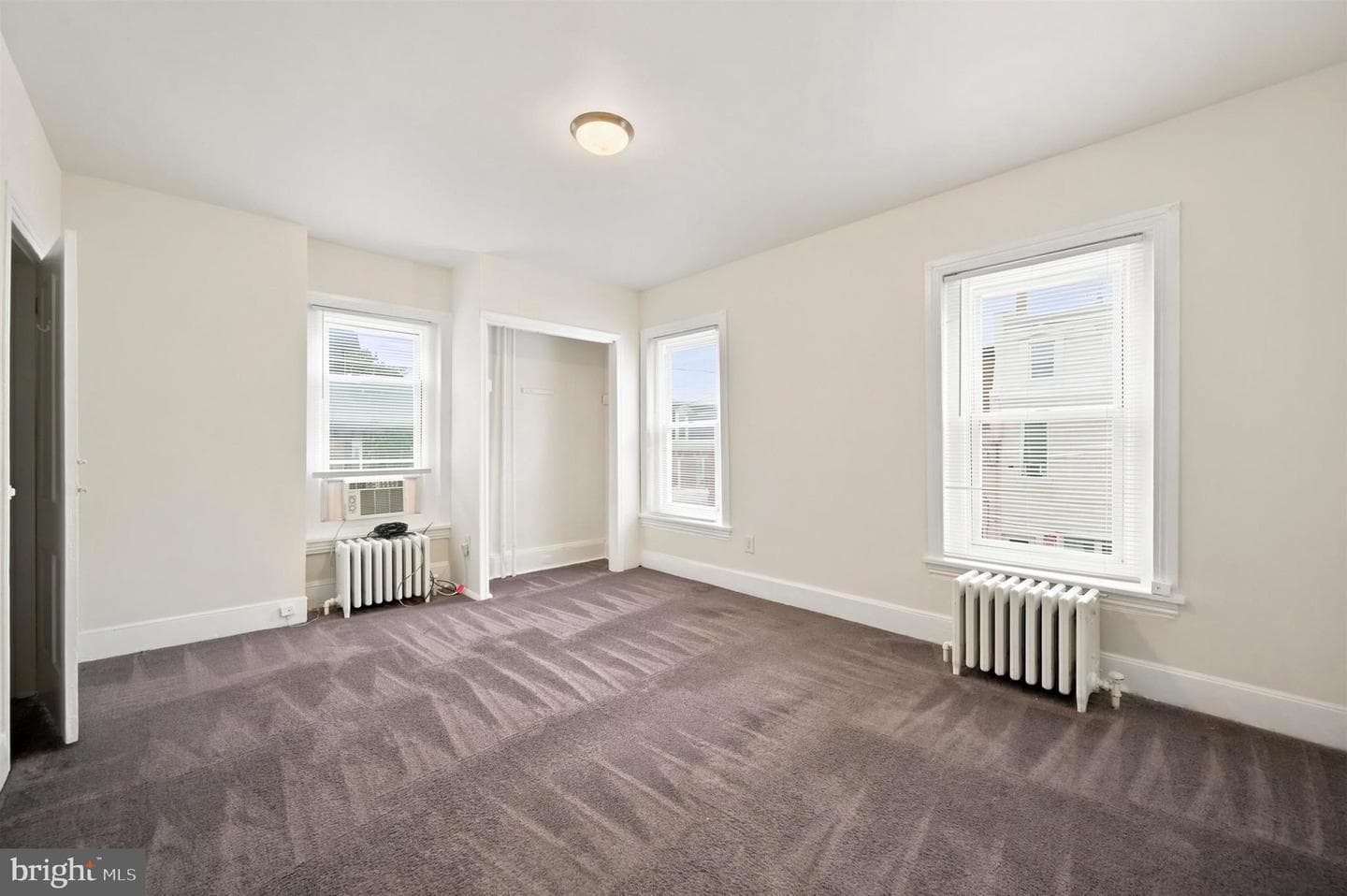 114 W Salaignac St photo 15